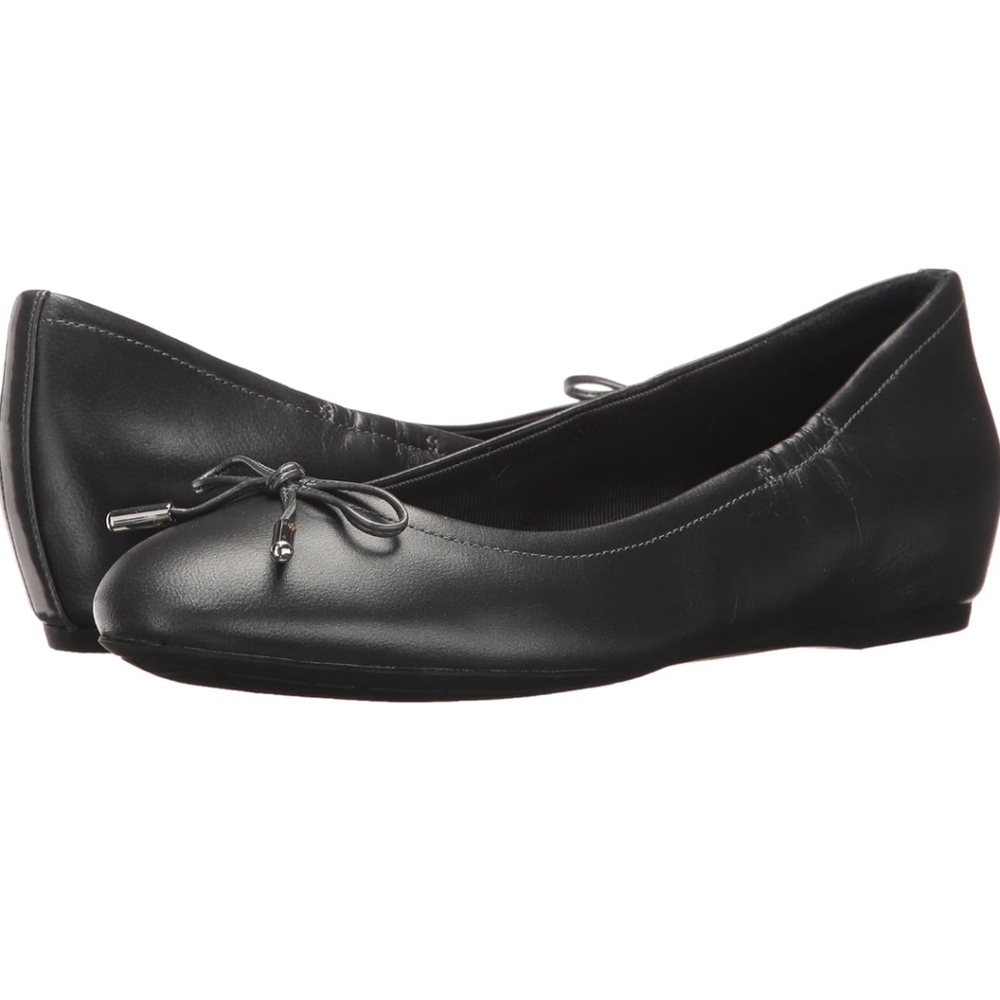 Rockport Size 9.5 Grey Flats